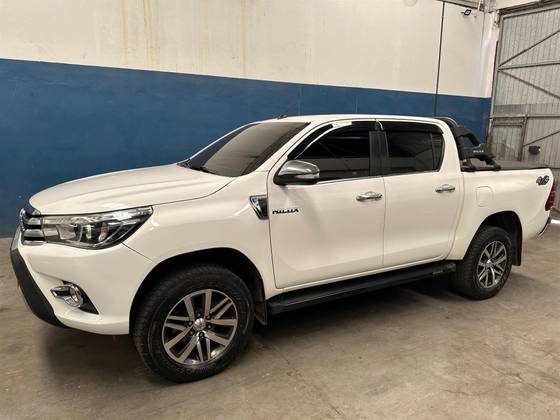 TOYOTA HILUX 2.8 SRX 4X4 CD 16V DIESEL 4P AUTOMÁTICO TOYOTA HILUX 2.8 SRX 4X4 CD 16V DIESEL 4P AUTOMÁTICO